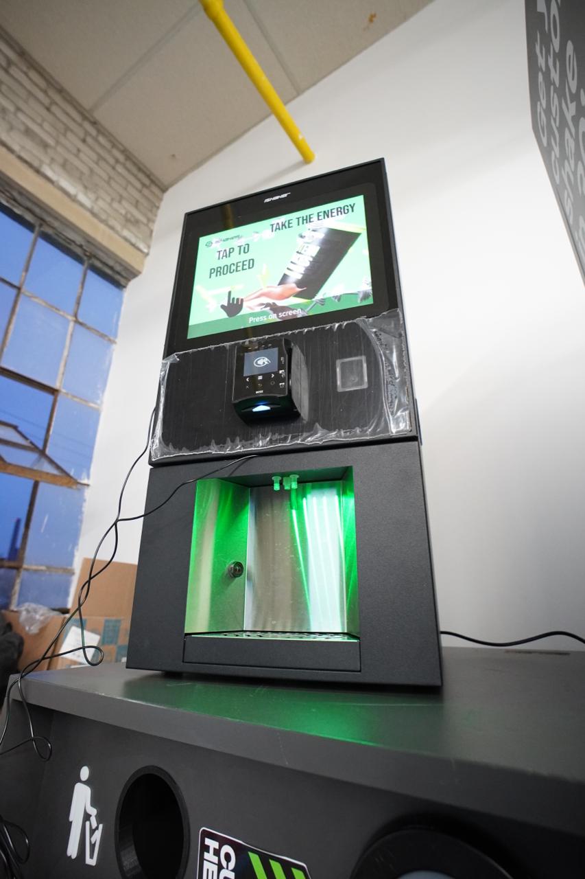 Shaker Model S – Compact Protein Vending Machine